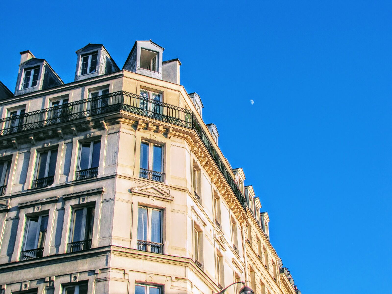 Canon PowerShot SX10 IS sample photo. Paris, apartment, facade photography