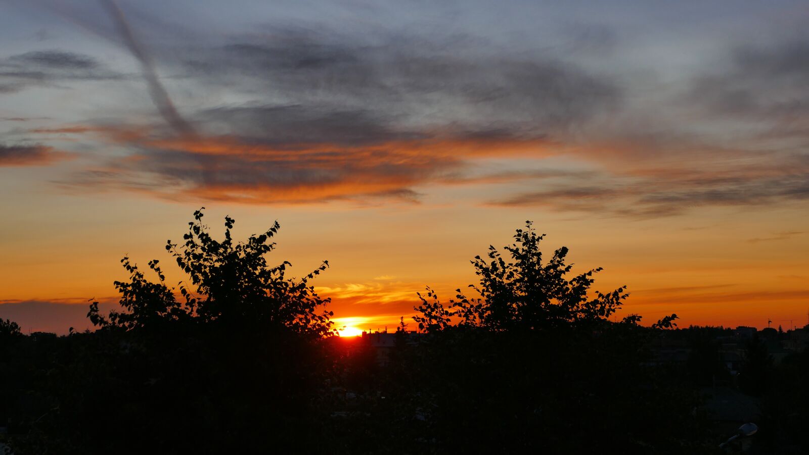 Panasonic Lumix DMC-FZ1000 sample photo. World, sunrise, sky photography