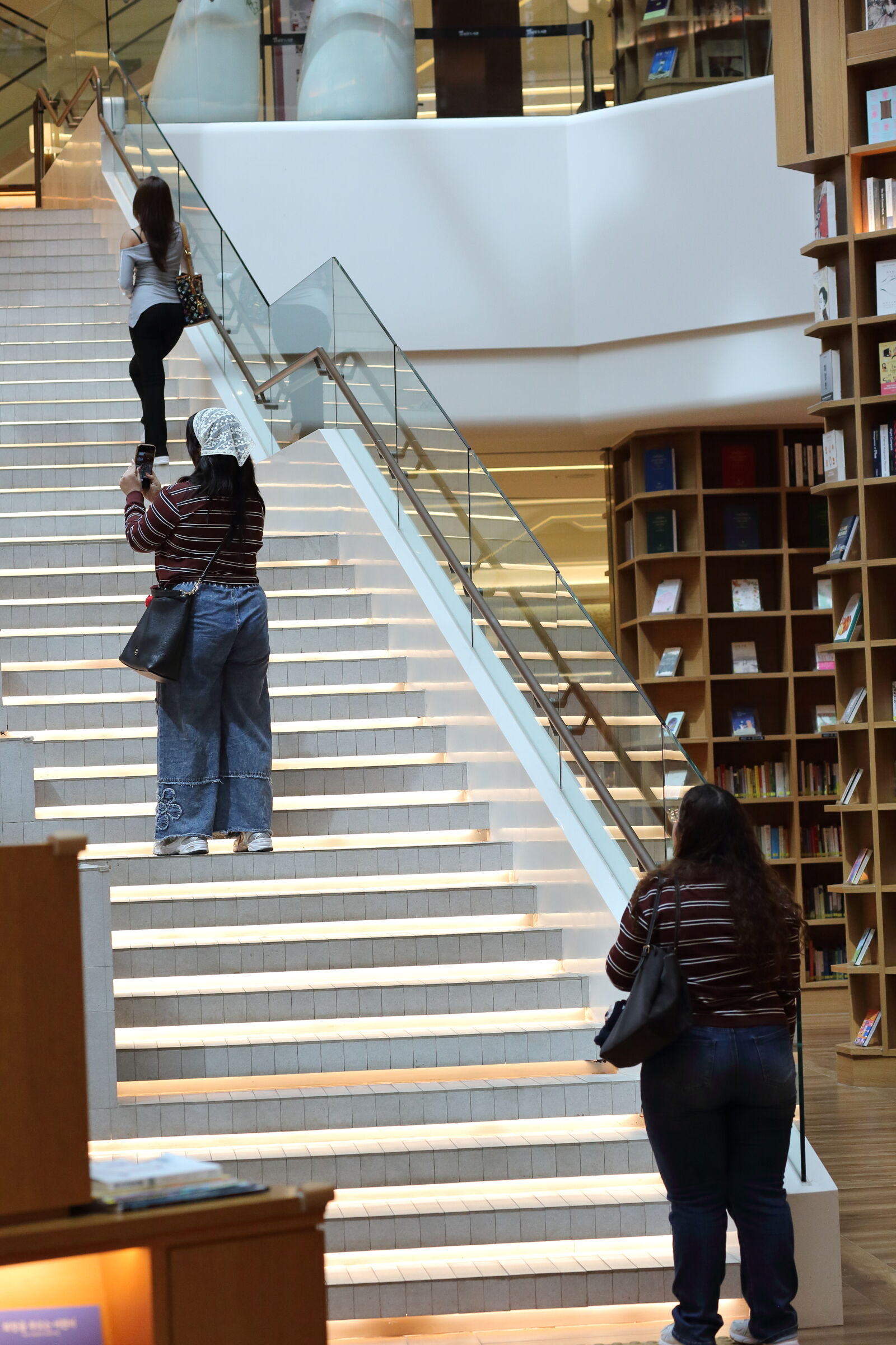 Canon EF 85mm F1.8 USM sample photo. Byeolmadang library at starfield photography