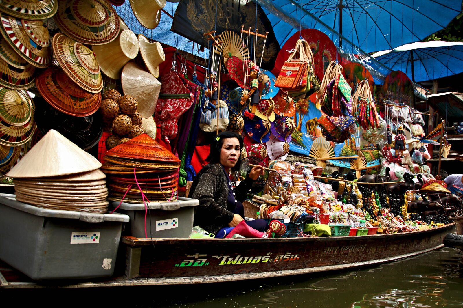 Canon EOS 60D sample photo. Saleswoman, women, elderly woman photography