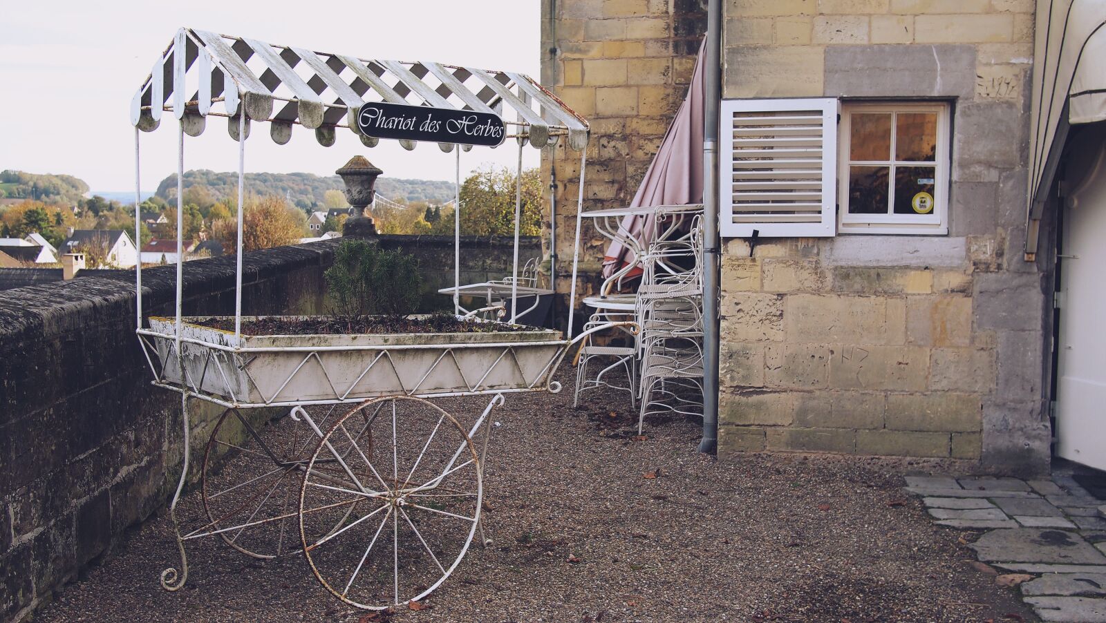 Olympus PEN E-PL1 sample photo. Chariot, cart, vintage photography