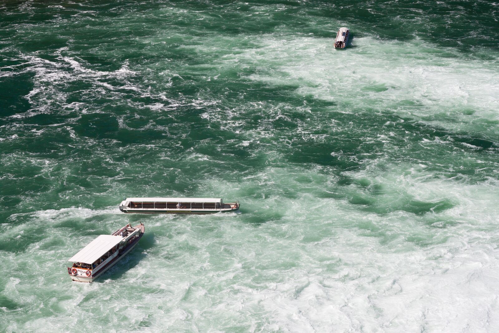 Canon EOS 500D (EOS Rebel T1i / EOS Kiss X3) + Canon EF 50mm F1.8 II sample photo. Rhine falls, water, boat photography
