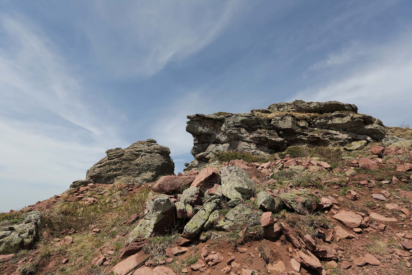 Canon EF 16-35mm F2.8L II USM sample photo. Rocks, hilltop, big rocks photography