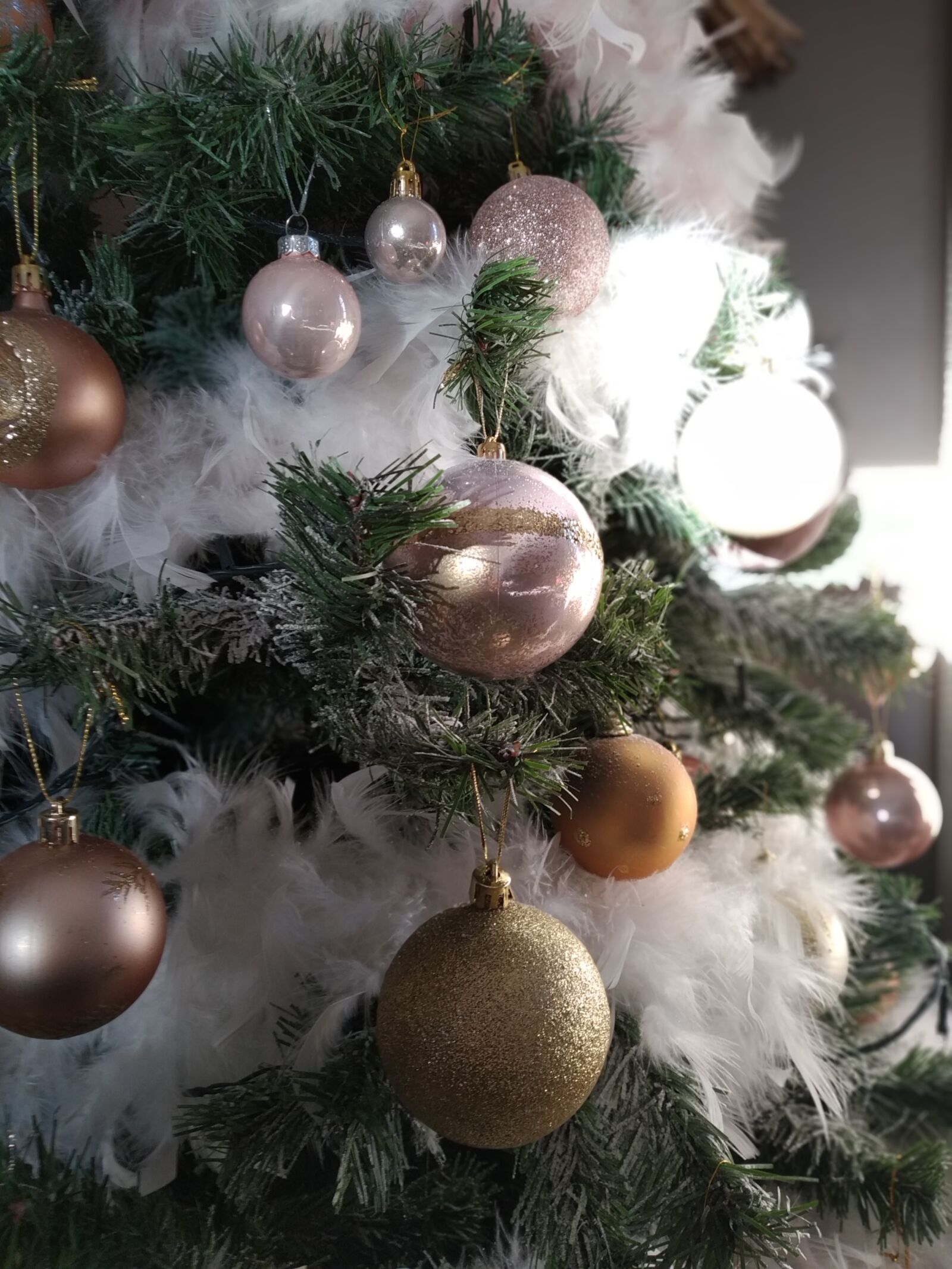 Xiaomi Mi A2 Lite sample photo. Christmas, baubles, christmas baubles photography