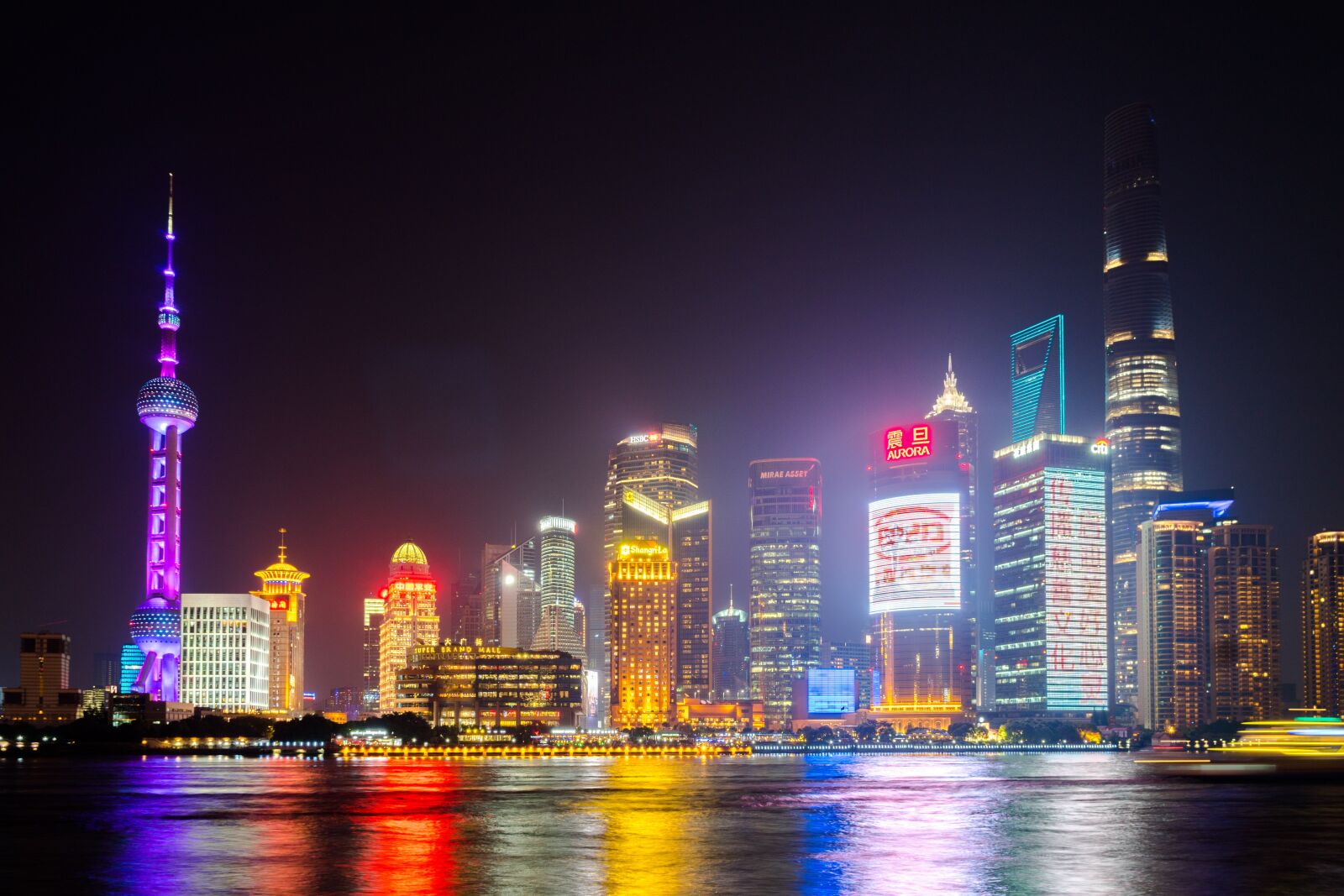 Sony a6300 + Sony Vario-Tessar T* E 16-70mm F4 ZA OSS sample photo. Shanghai, china, city photography