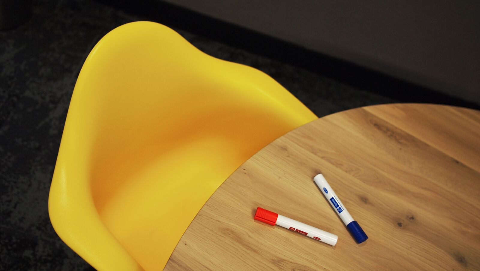Olympus PEN E-PL1 sample photo. Office, chair, meeting photography