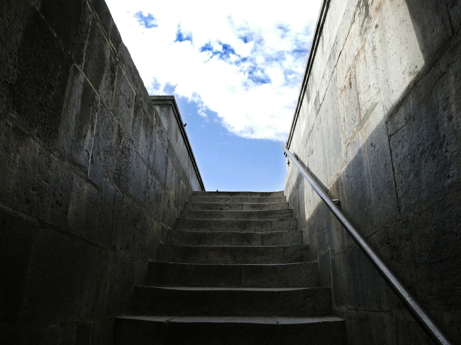 Panasonic Lumix DMC-FZ1000 sample photo. Stairs, climbing, forward photography