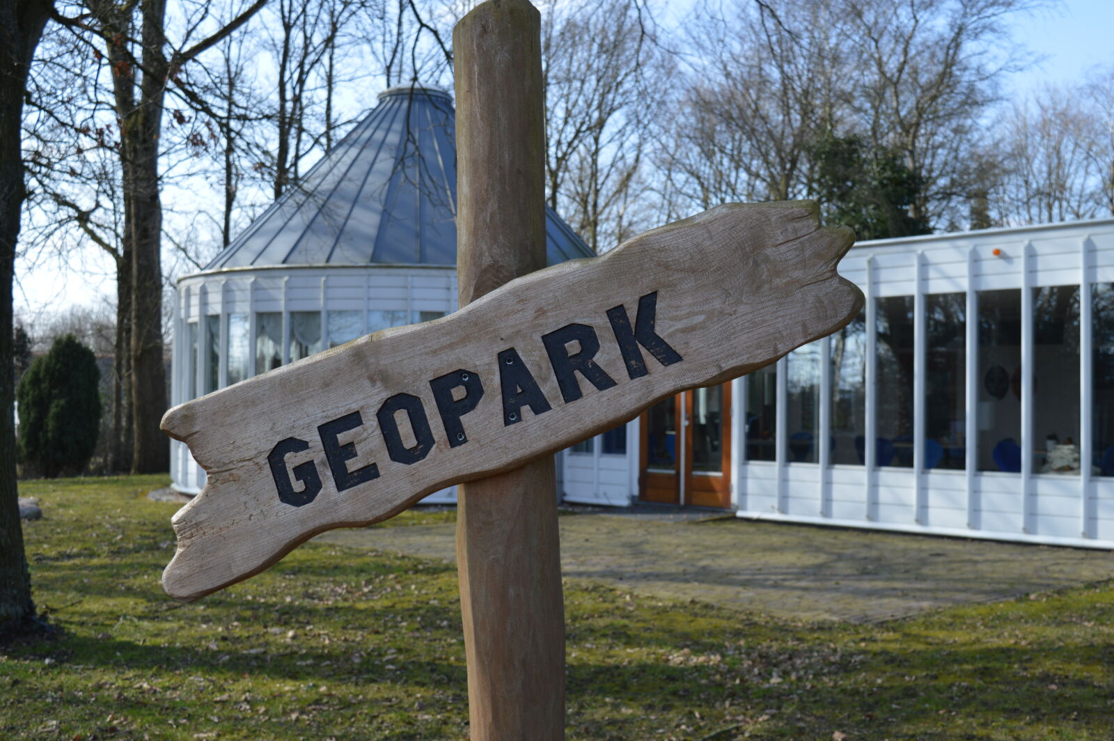 Nikon D3200 sample photo. Sign, wood photography