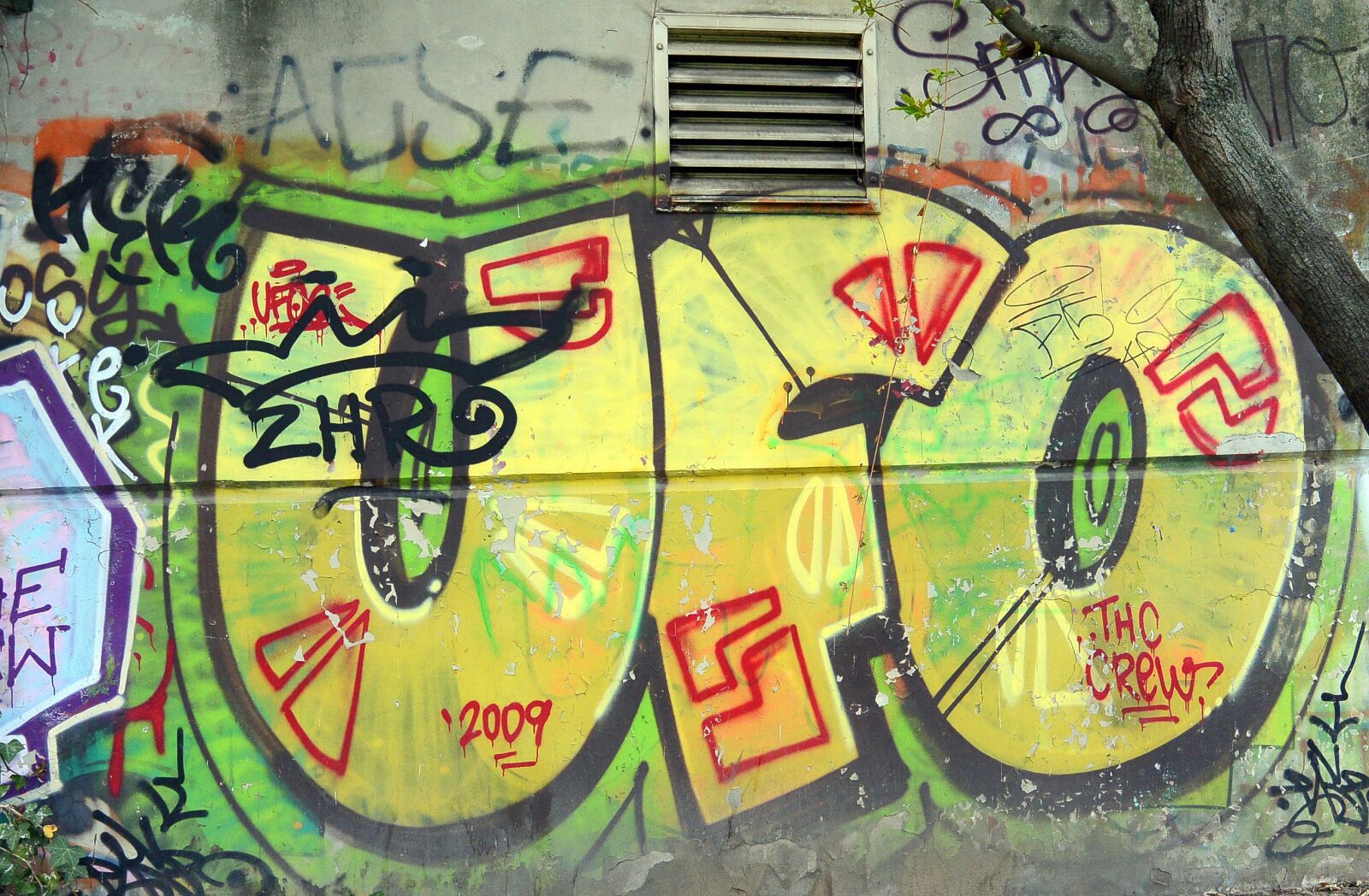 Nikon 1 S1 sample photo. Graffiti, street art, urban photography