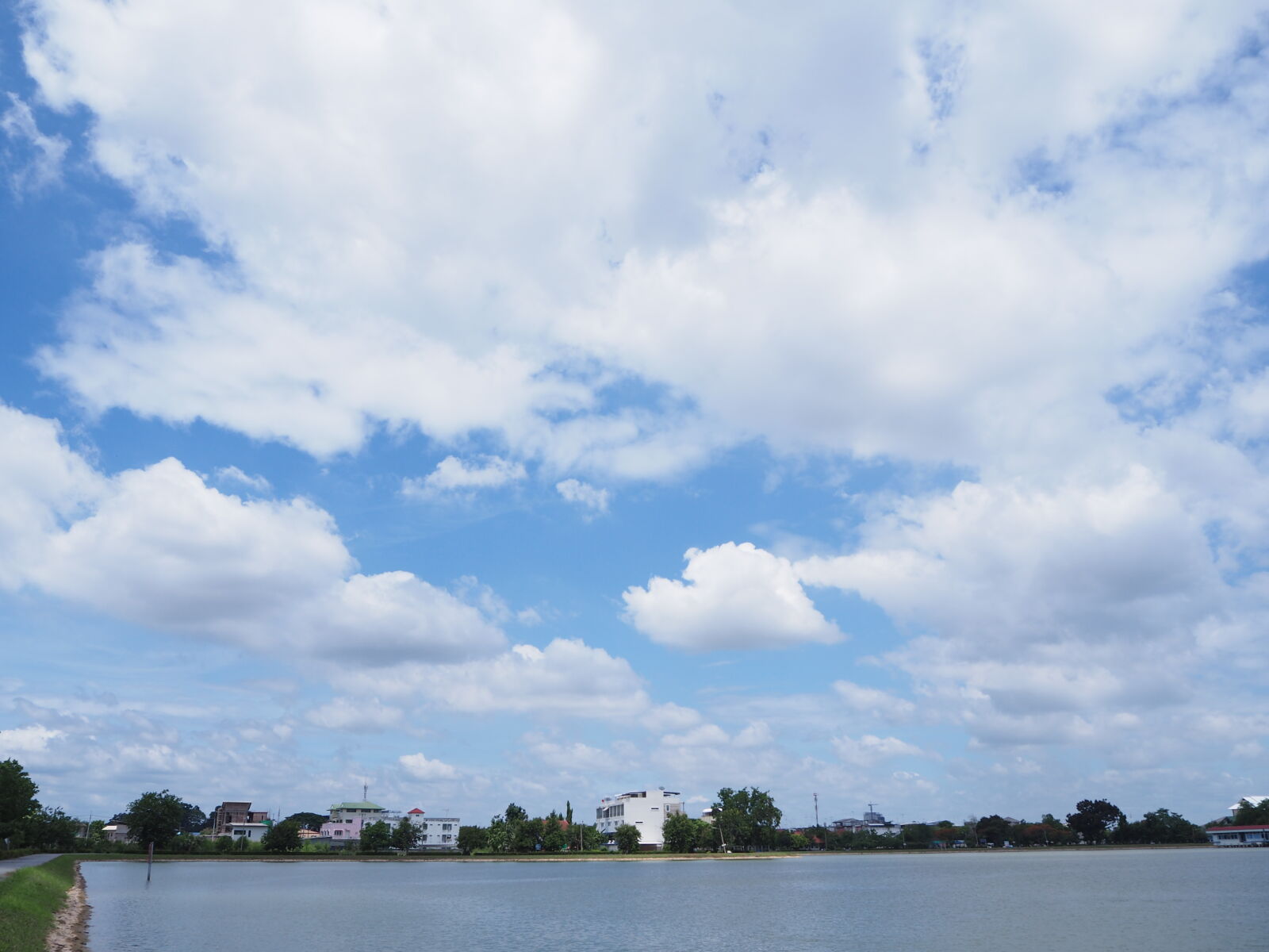 Olympus OM-D E-M10 II sample photo. Blue, blue, sky, clouds photography