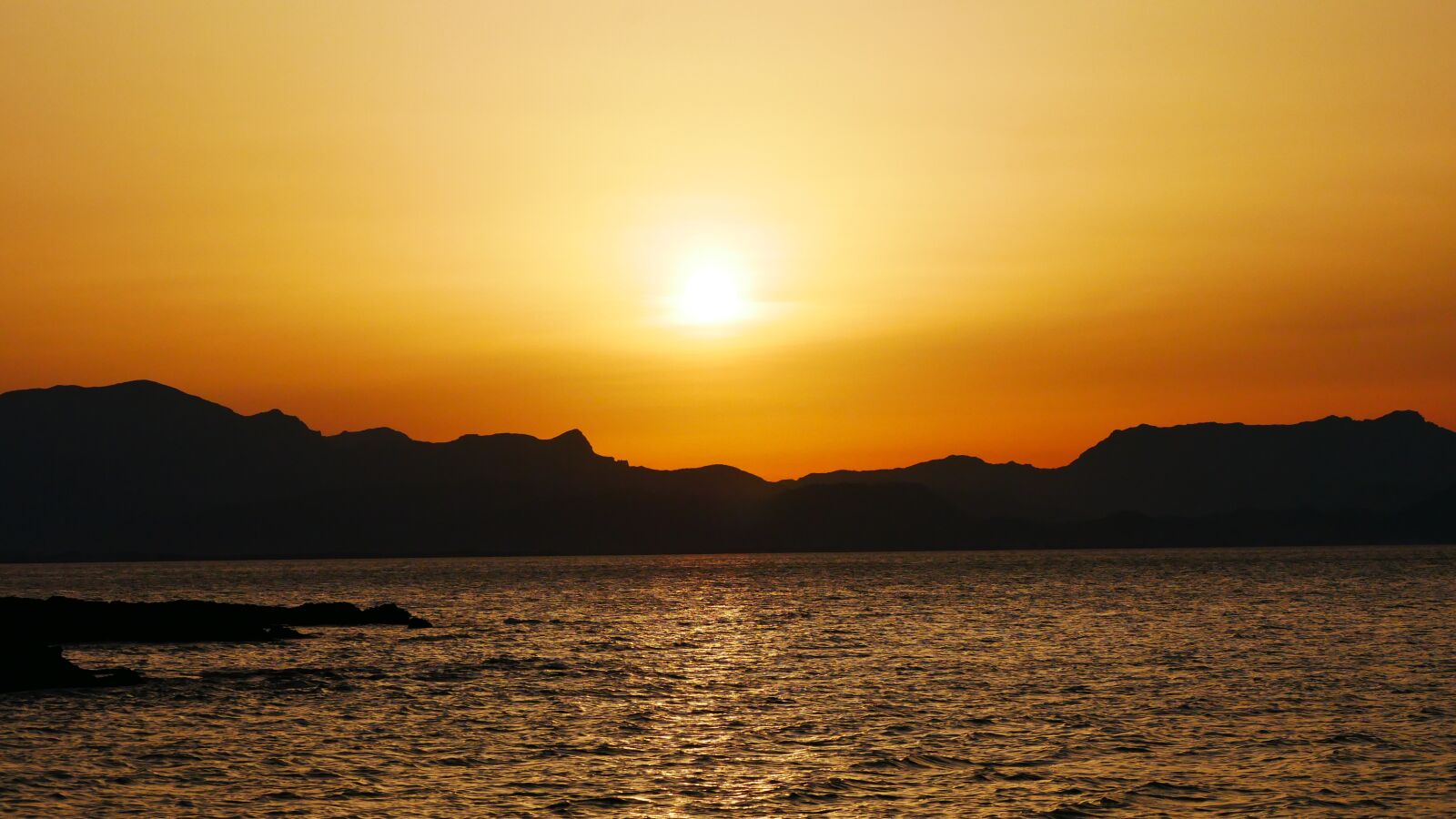 Panasonic Lumix DMC-GX85 (Lumix DMC-GX80 / Lumix DMC-GX7 Mark II) sample photo. Sunset, sea, water photography