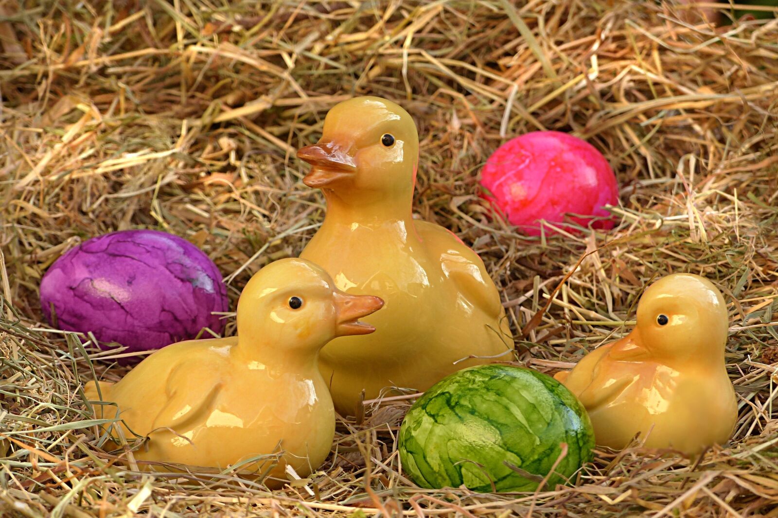 Panasonic Lumix DMC-FZ200 sample photo. Easter, easter eggs, figure photography