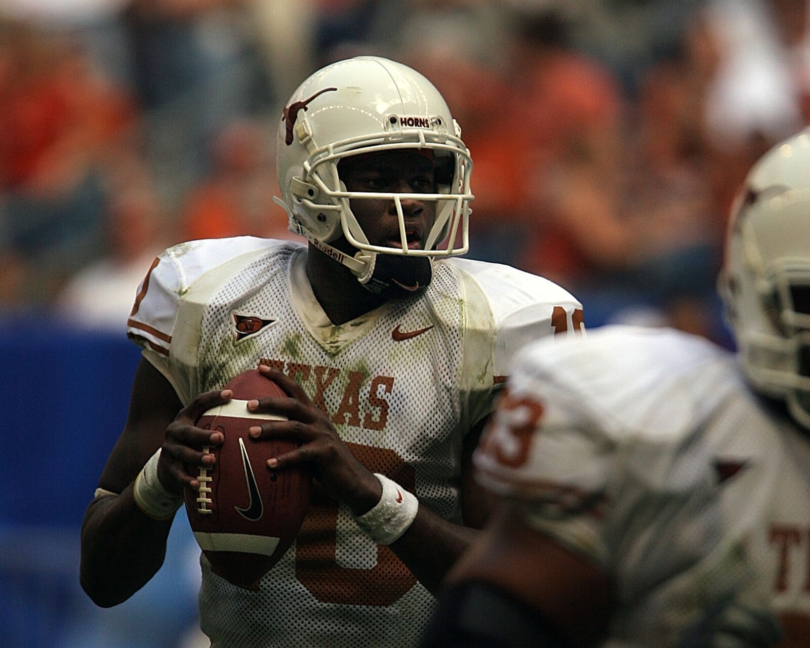 Canon EOS 20D sample photo. Quarterback, college, action photography