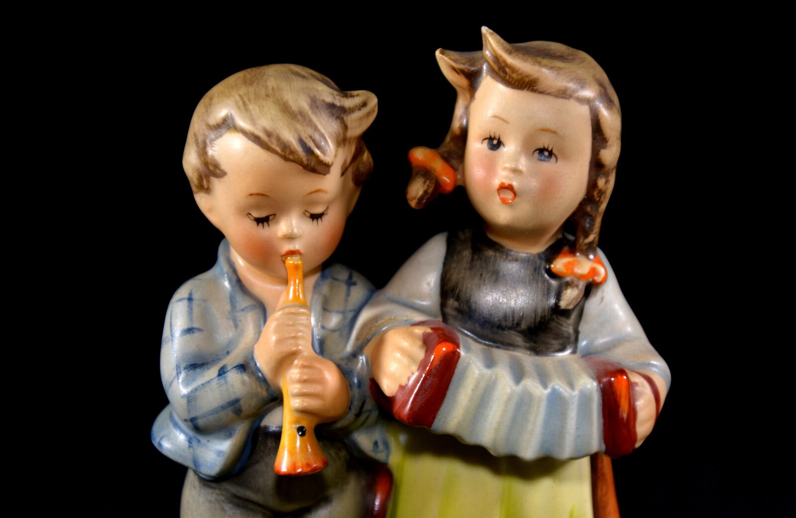 Nikon D5200 sample photo. Hummel figure, porcelain, goebel photography