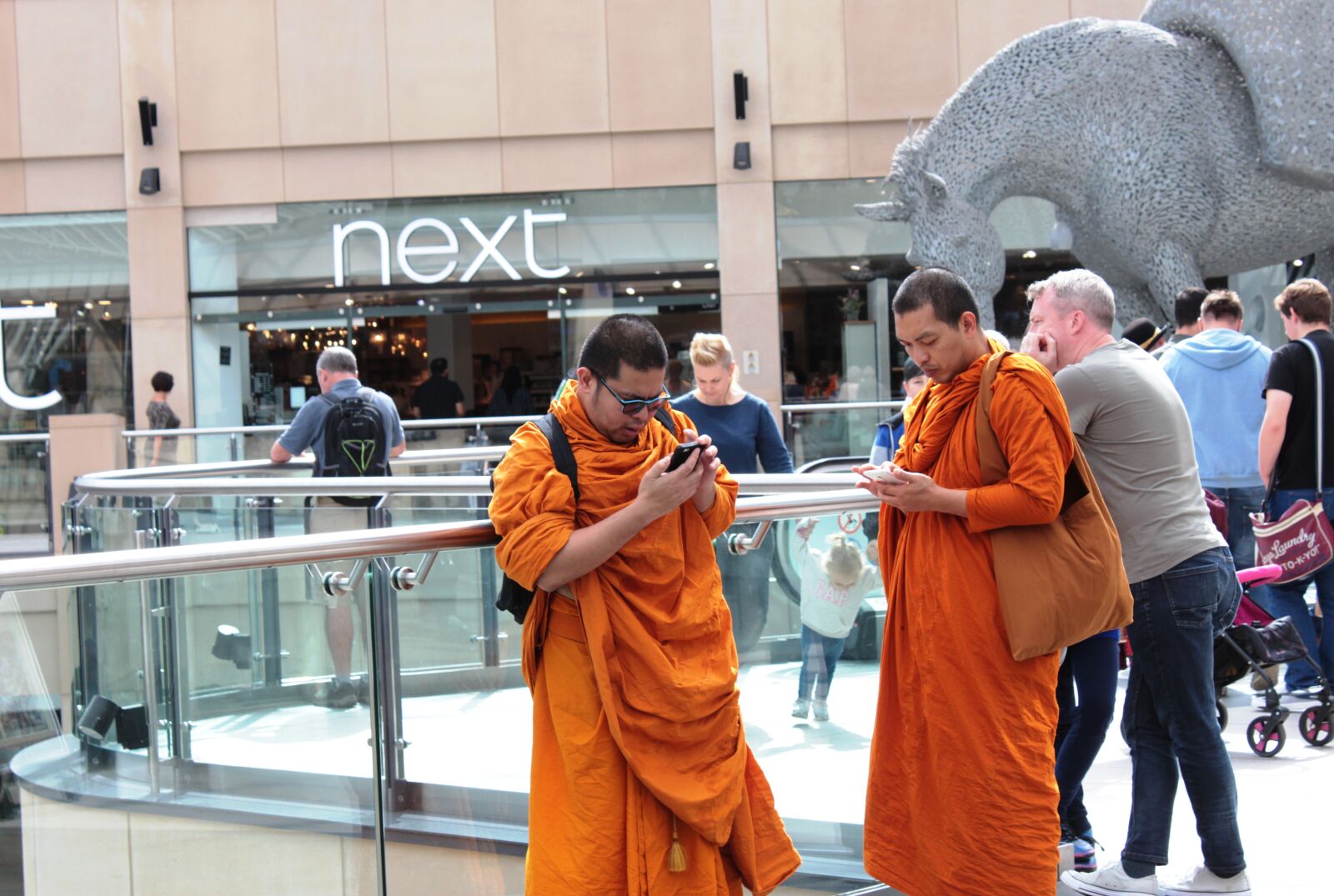 Canon EOS 700D (EOS Rebel T5i / EOS Kiss X7i) sample photo. Advanced, buddhist, crowd, culture photography