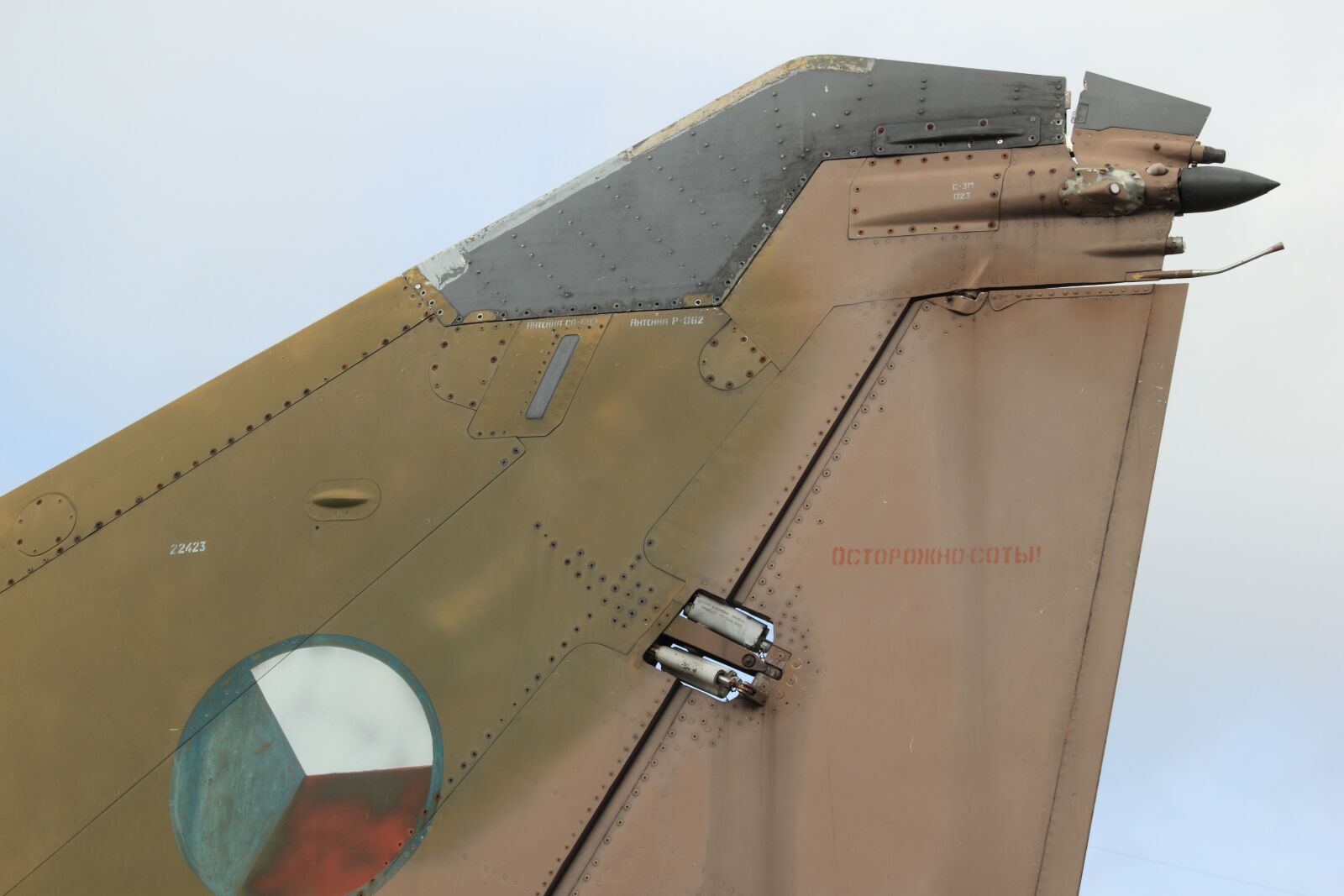 Canon EOS 550D (EOS Rebel T2i / EOS Kiss X4) sample photo. Aircraft, tailplane, airplane photography