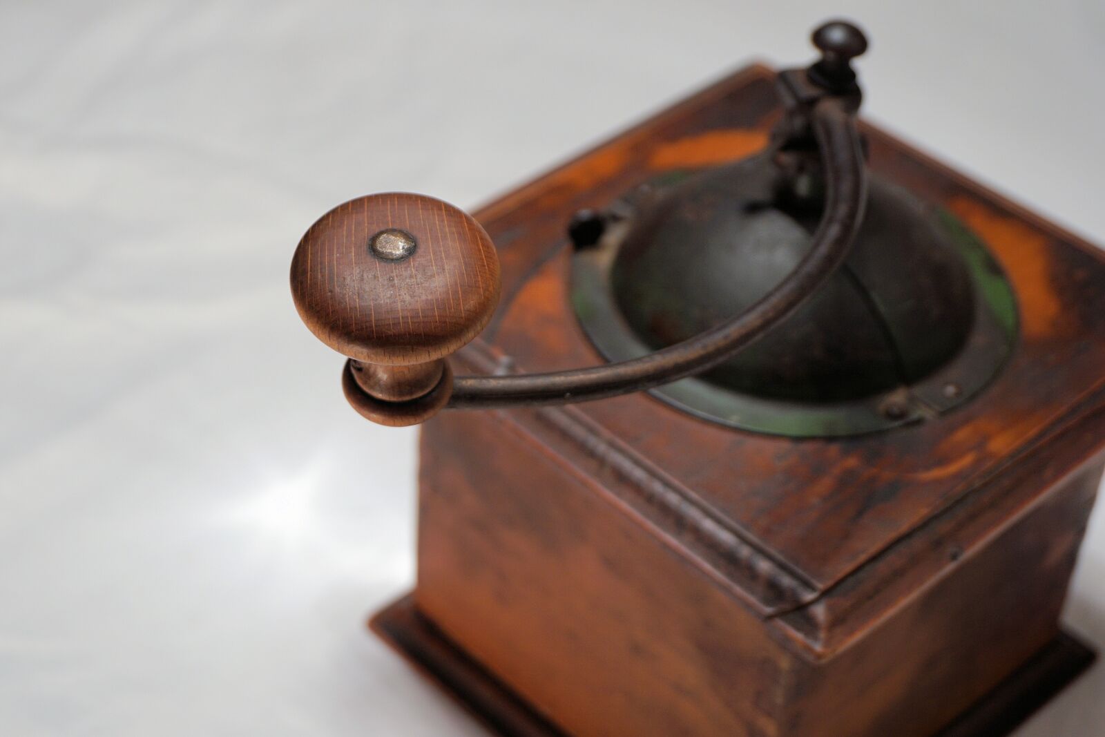 Sony a6000 sample photo. Grinder, coffee, old photography