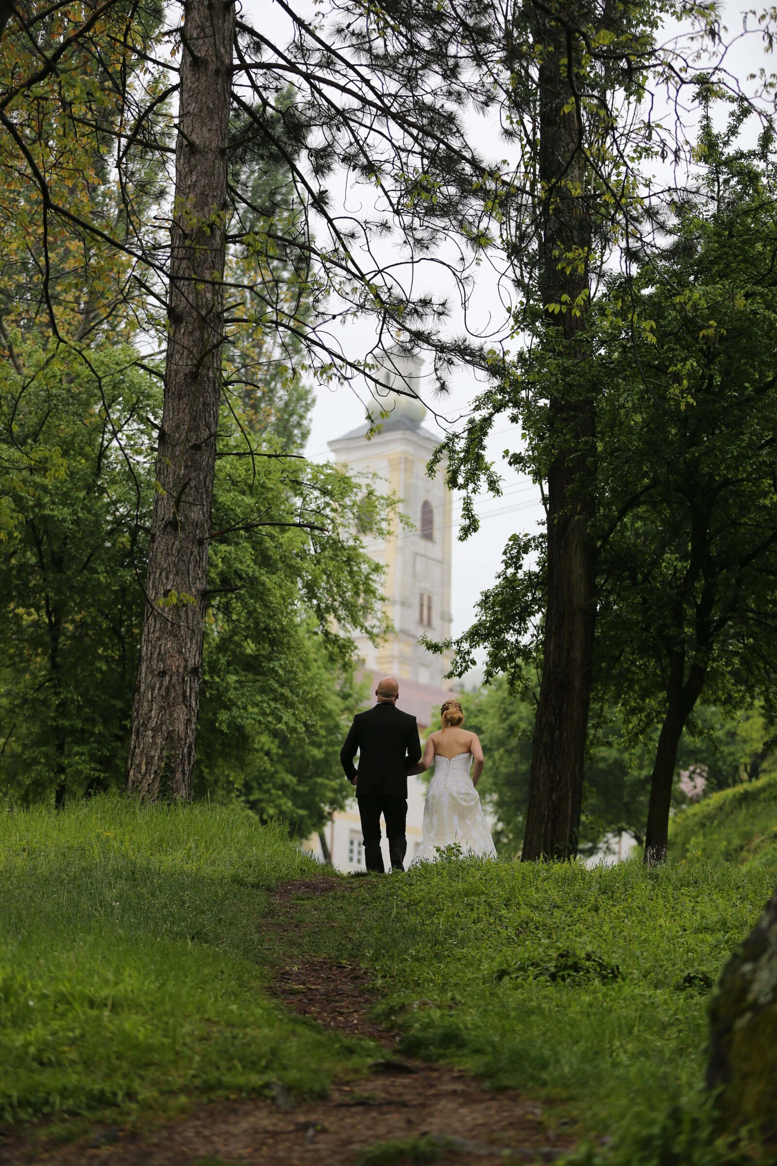 Canon EOS 5D Mark III sample photo. Husband, wife, walking, man photography