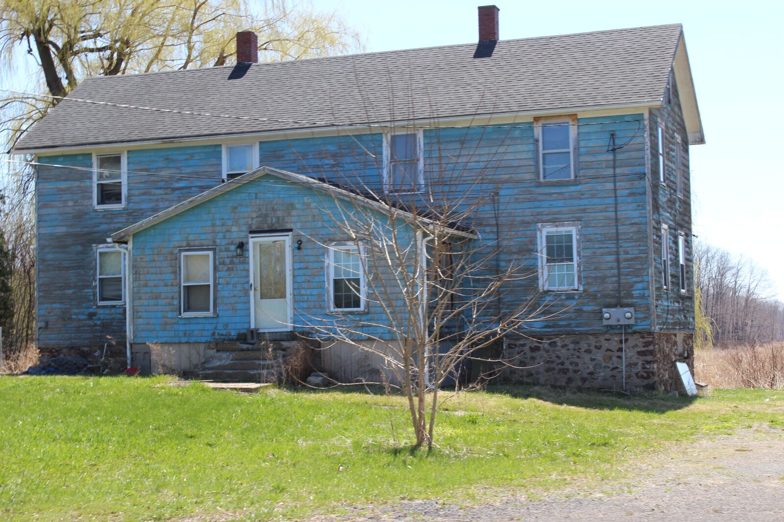 Canon EF-S 18-55mm F3.5-5.6 IS sample photo. Old house, eyesore, abandoned photography