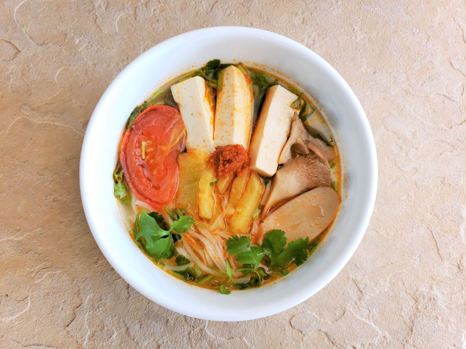 Samsung Galaxy Note9 sample photo. Noodles, soup, tofu photography
