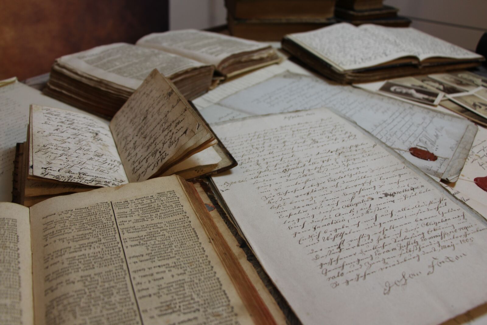 Canon EOS 700D (EOS Rebel T5i / EOS Kiss X7i) sample photo. Old script, paper, book photography