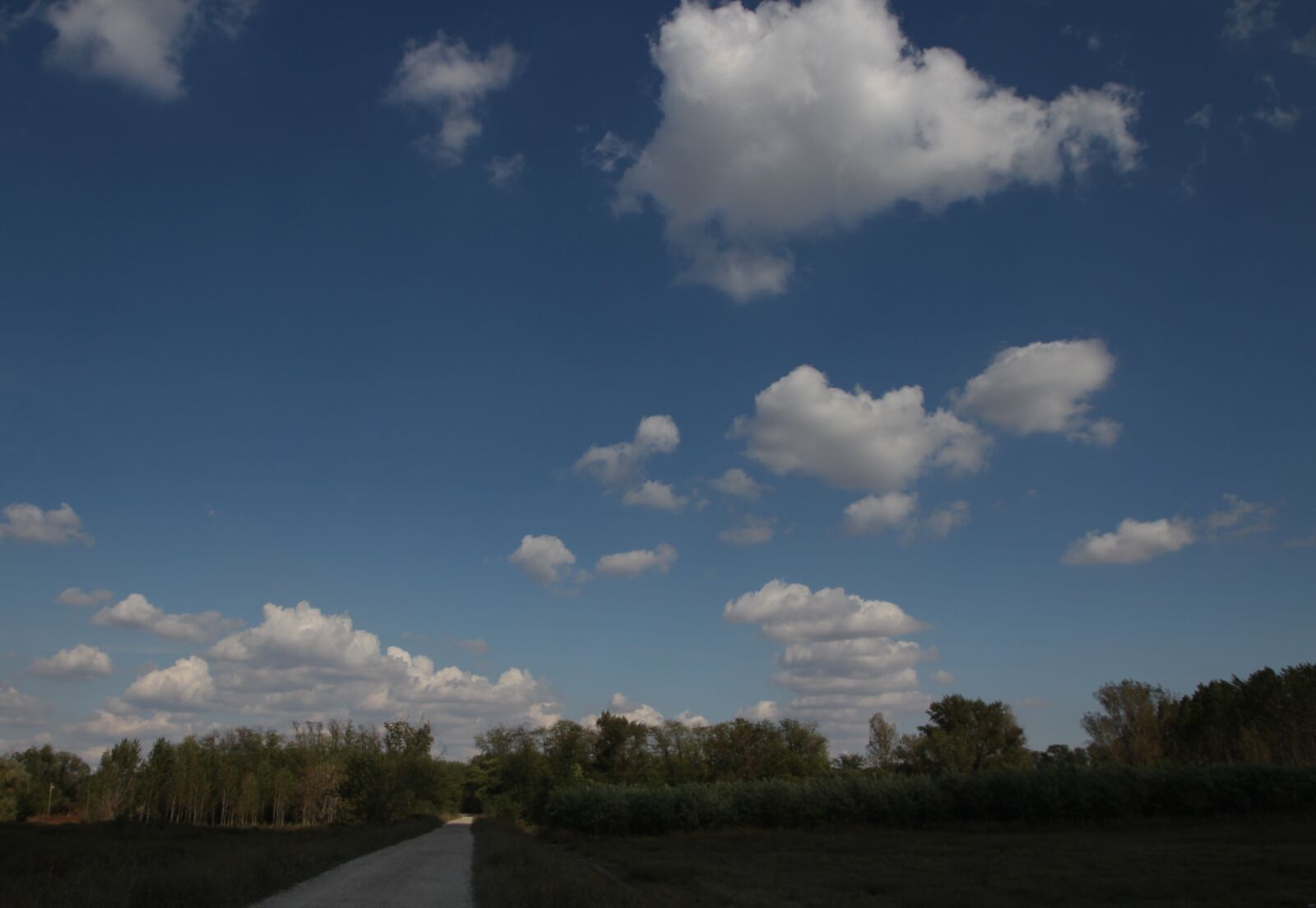 Canon EOS 700D (EOS Rebel T5i / EOS Kiss X7i) sample photo. Landscape, road, cloud photography