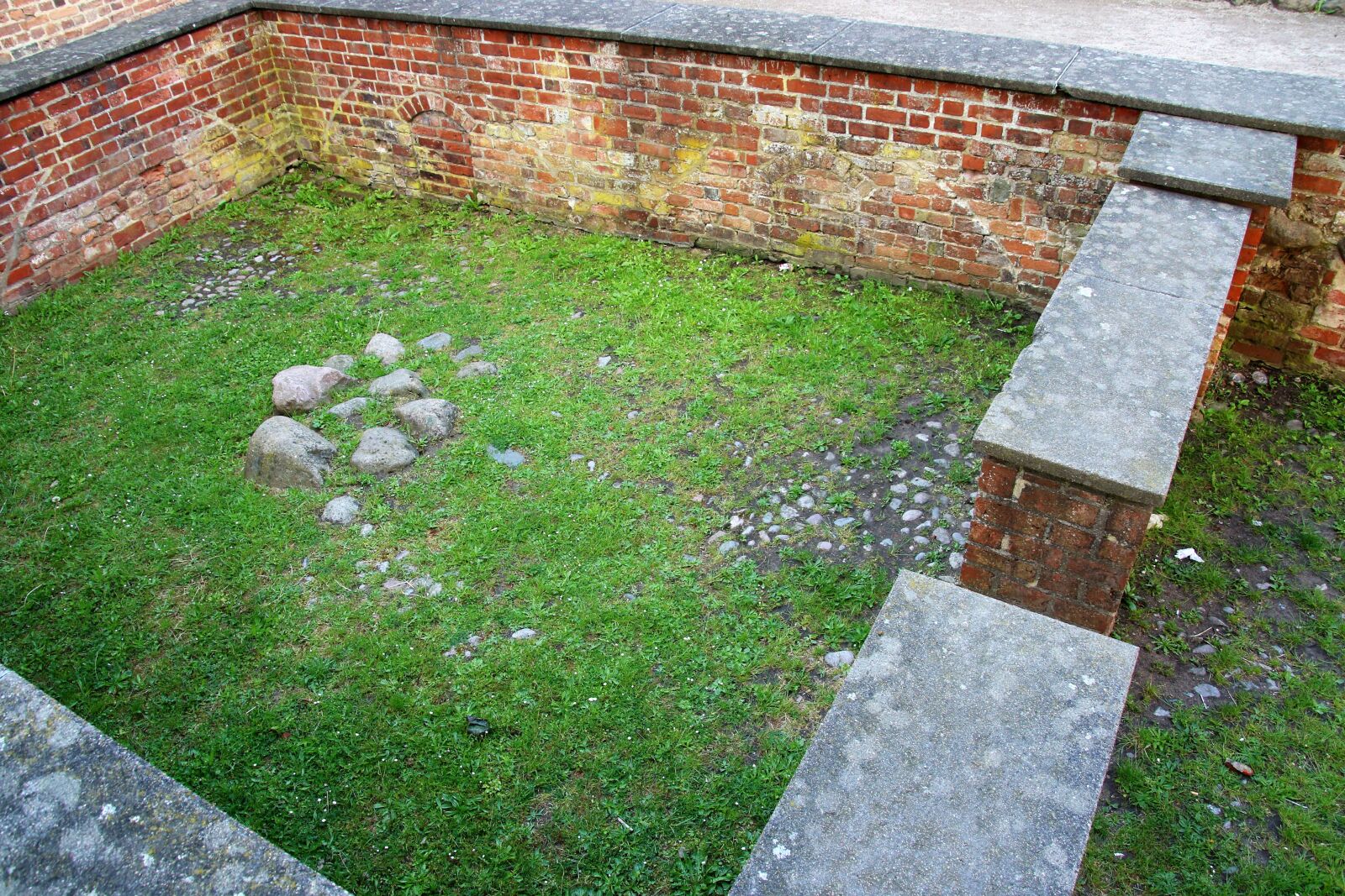 Canon EOS 7D Mark II sample photo. Bricks, church, grass, graves photography