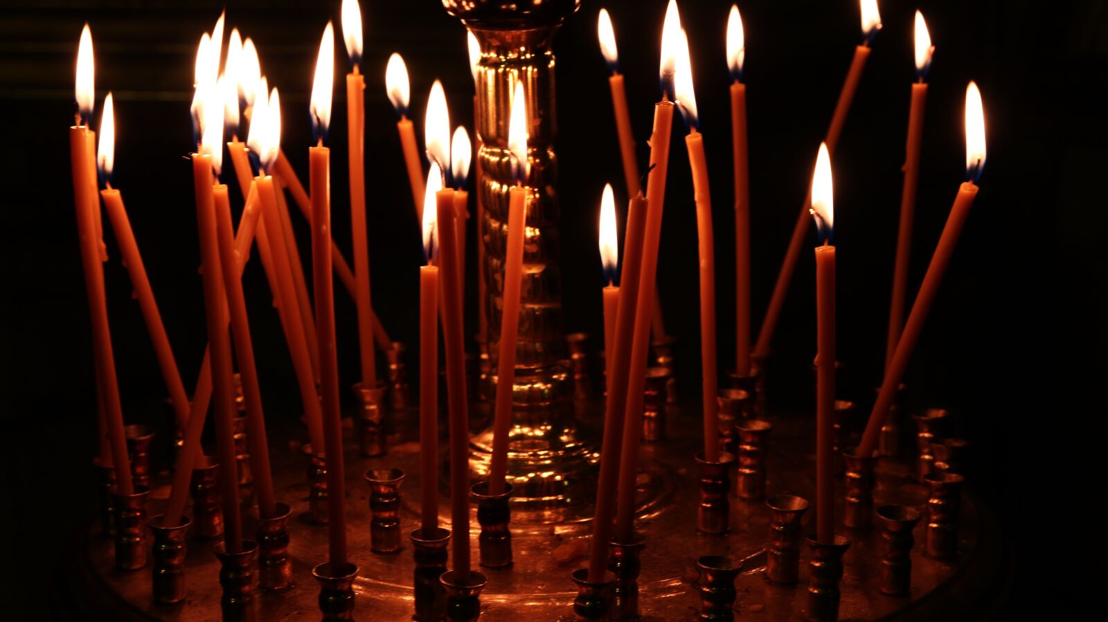 Tamron SP AF 17-50mm F2.8 XR Di II LD Aspherical (IF) sample photo. Church, candles, temple photography