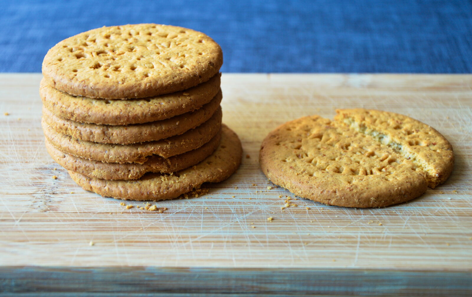 Nikon D3200 sample photo. Sweet, snack, crumbs, digestive photography