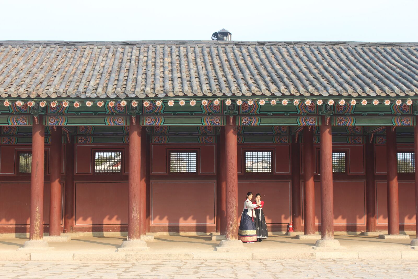 Canon EOS 650D (EOS Rebel T4i / EOS Kiss X6i) sample photo. Korea, chinese clothing, building photography
