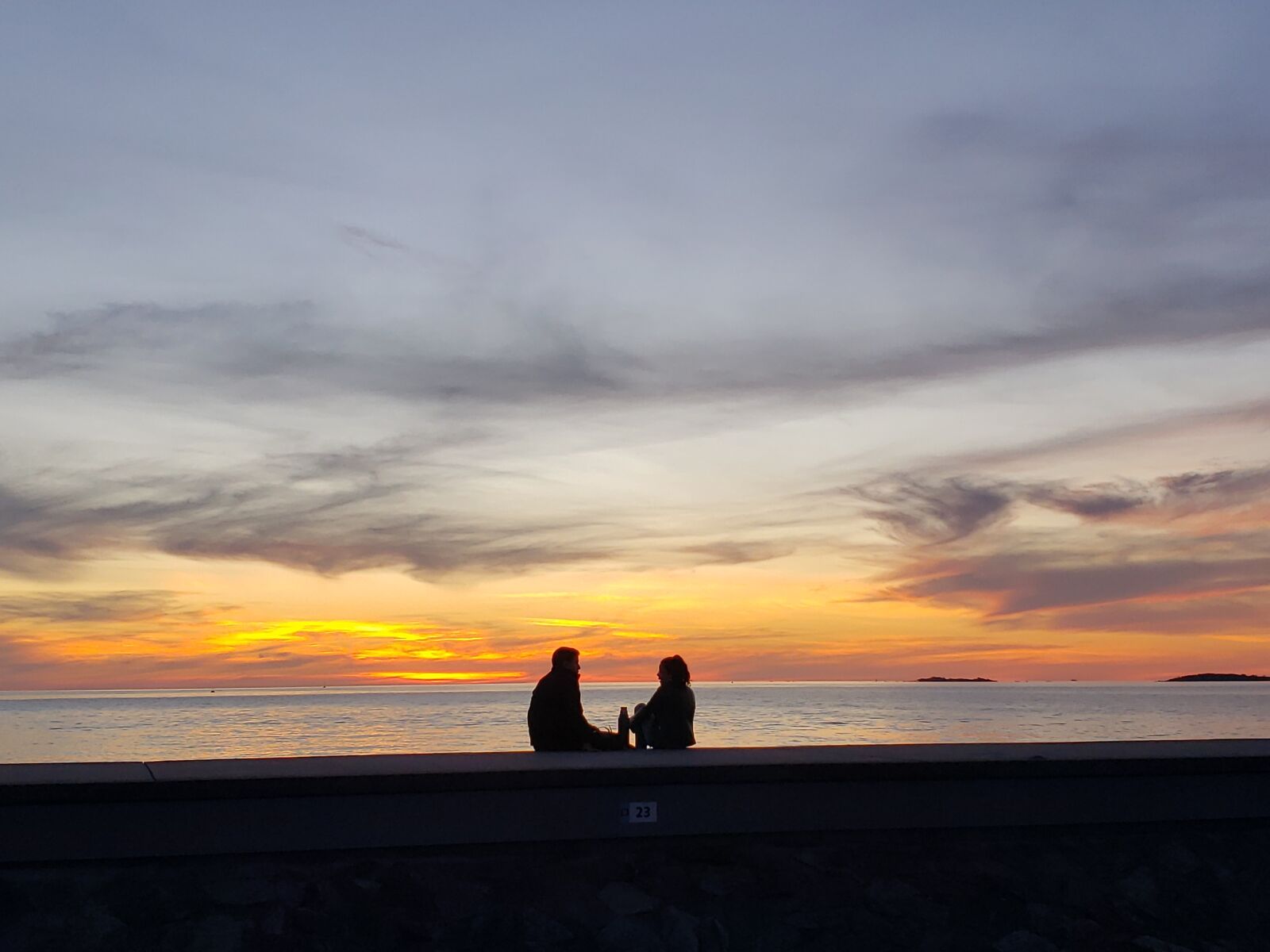 Samsung Galaxy S9+ sample photo. Sunset, riverside, couple photography