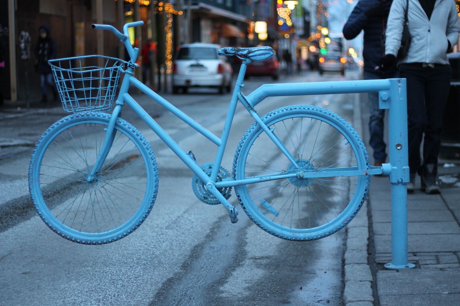 Canon EOS 1100D (EOS Rebel T3 / EOS Kiss X50) + Canon EF 50mm F1.8 II sample photo. Bike, reykjavik, iceland photography
