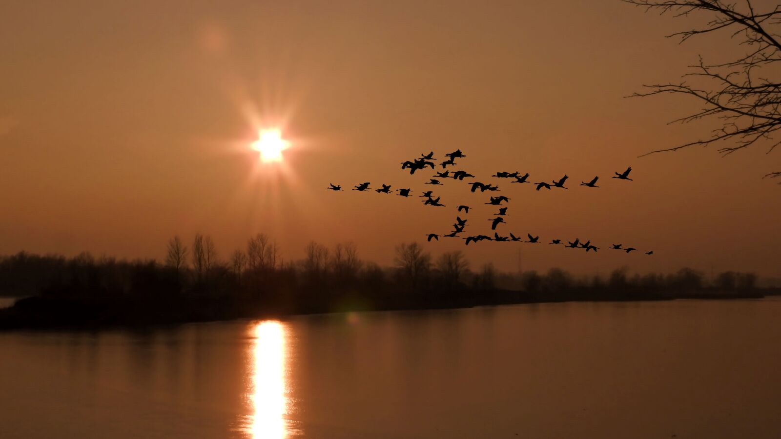 Nikon Coolpix P900 sample photo. Sunset, reflection, lake photography