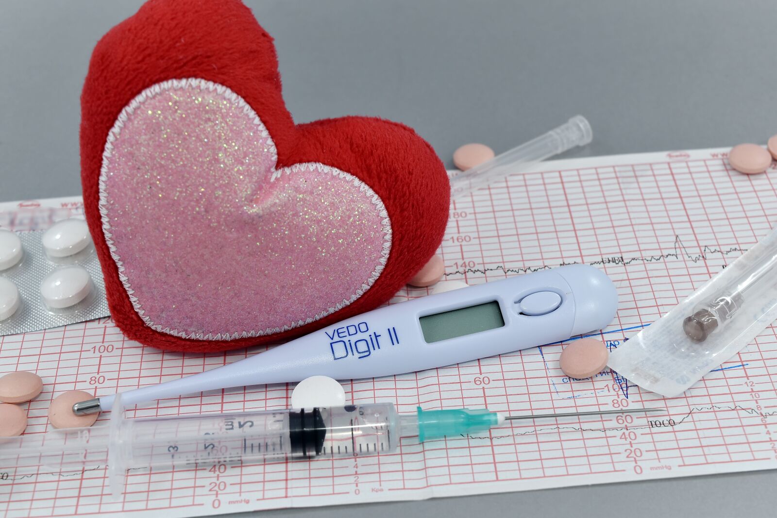 Nikon D5500 sample photo. Drugs, heart, heart attack photography