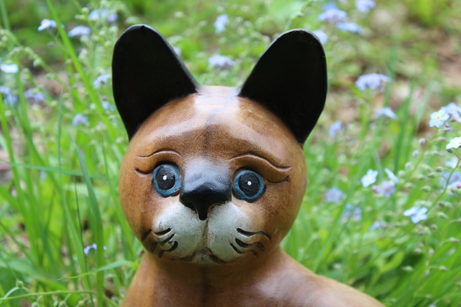 Canon EOS 1300D (EOS Rebel T6 / EOS Kiss X80) sample photo. Cat, head, holzfigur photography