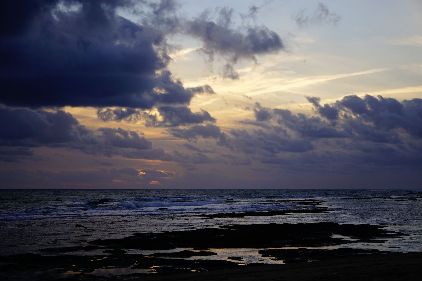 Sony E 55-210mm F4.5-6.3 OSS sample photo. Sky, sunset, clouds photography