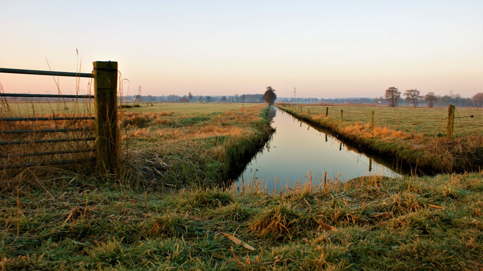 Sony Alpha DSLR-A350 sample photo. Winter, ditch, polder photography