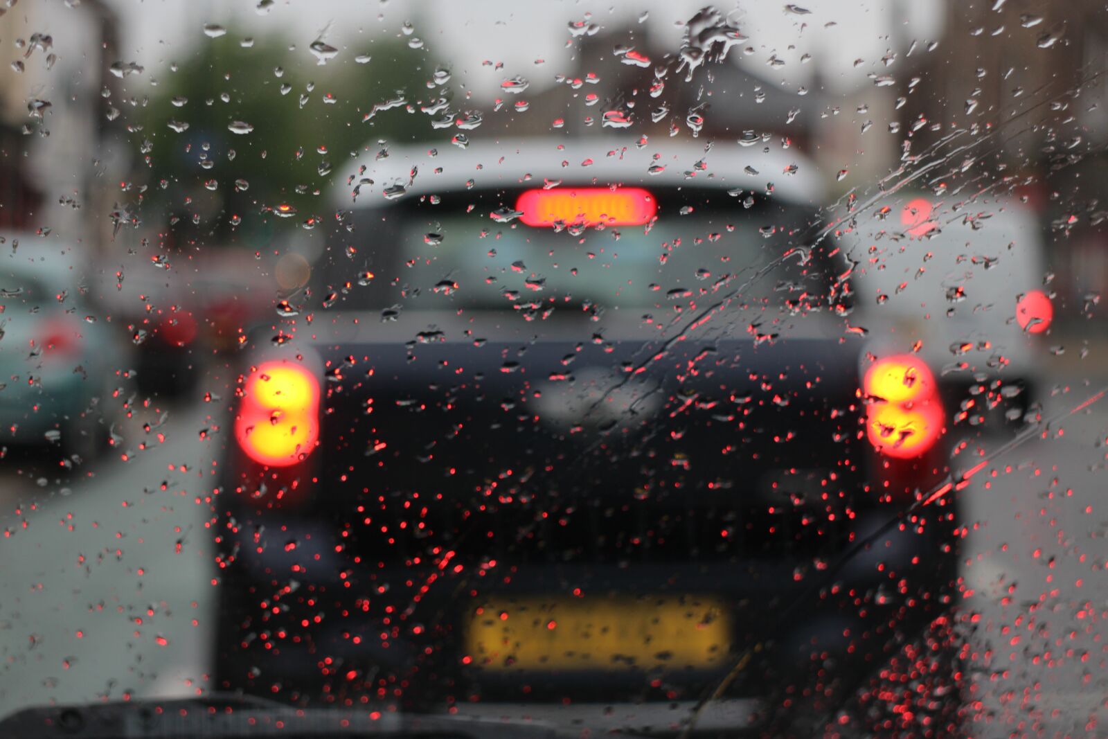 Canon EOS M sample photo. Car, rain, gloomy photography