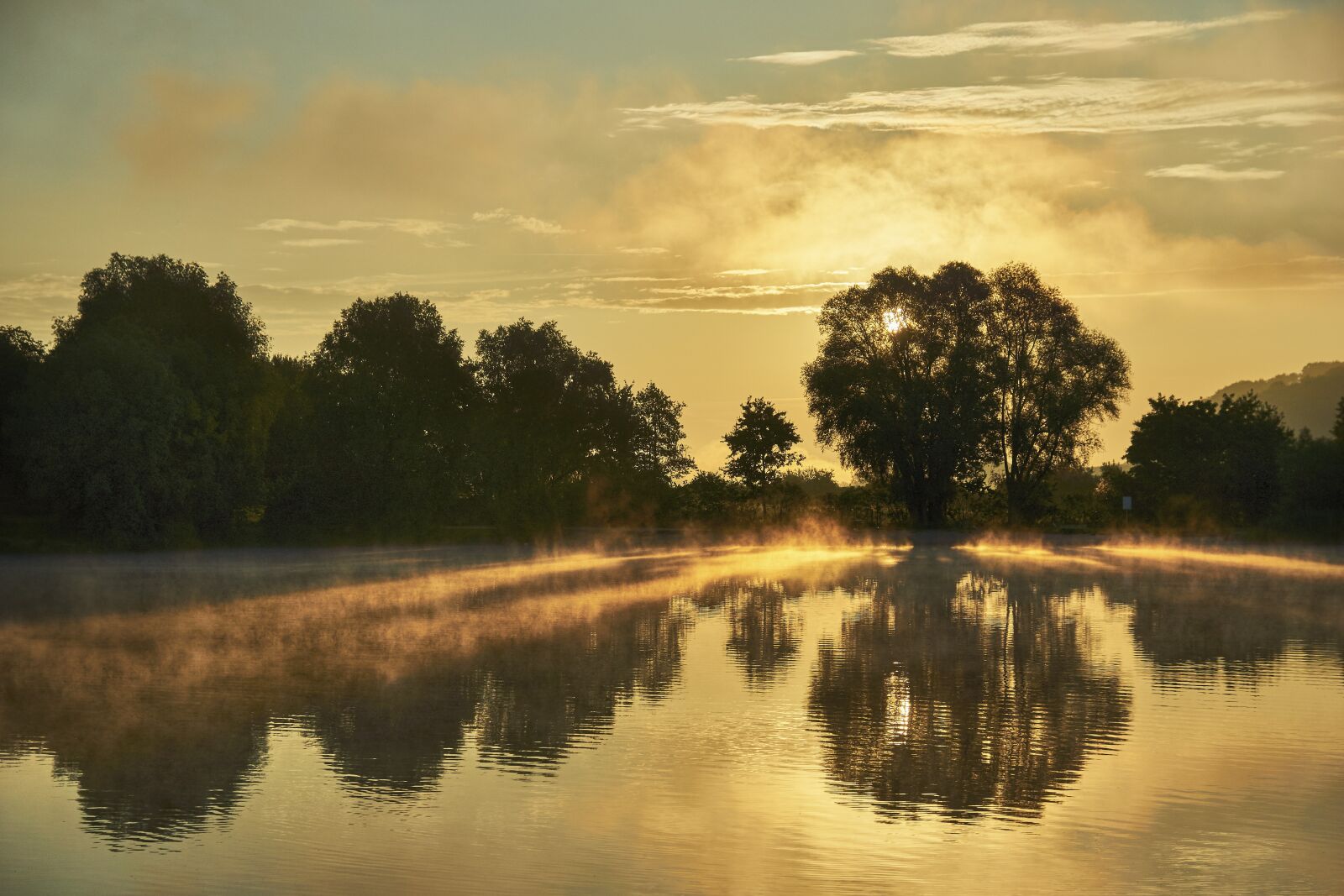 Sony SLT-A77 + Sony DT 16-50mm F2.8 SSM sample photo. Lake, haze, sun photography