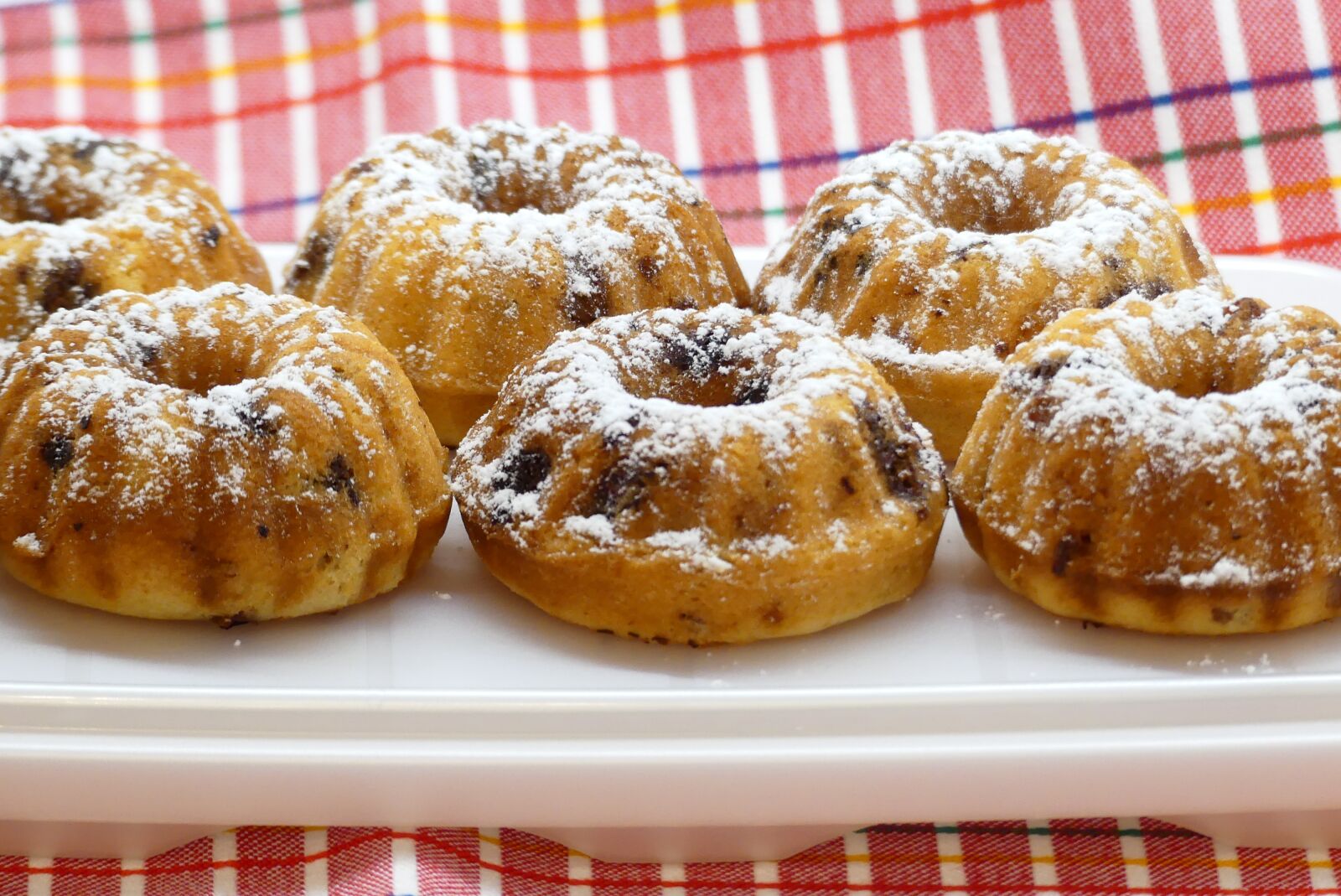 Panasonic Lumix DMC-FZ300 sample photo. Food, donut, dessert photography