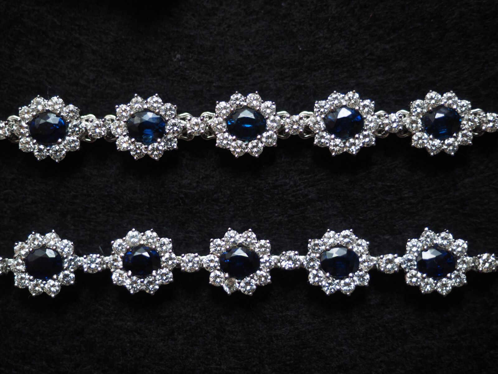 Olympus OM-D E-M1 + Olympus M.Zuiko Digital ED 12-40mm F2.8 Pro sample photo. Chain, jewellery, gem photography
