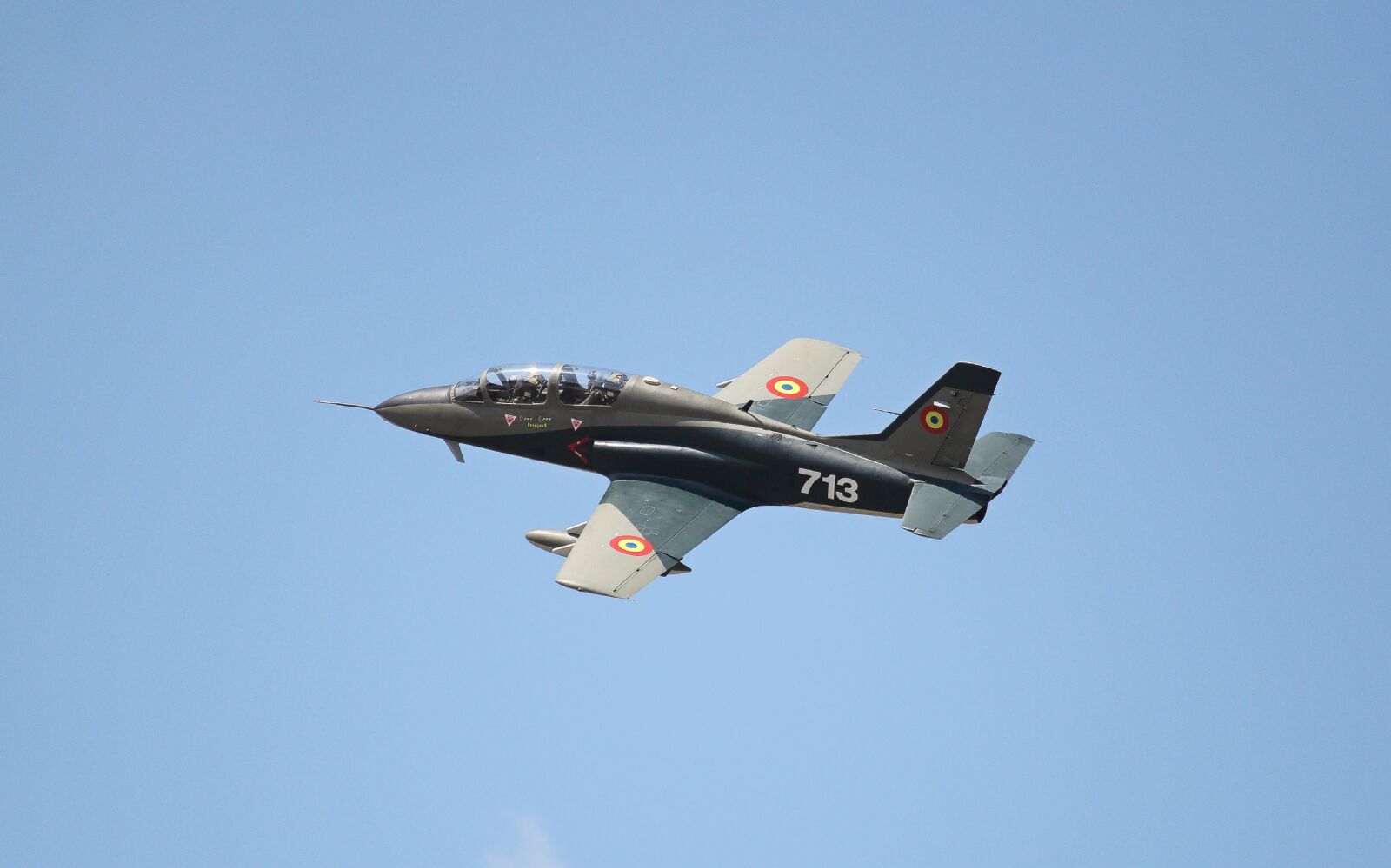 Canon EOS 1300D (EOS Rebel T6 / EOS Kiss X80) sample photo. Plane, air force, fighter photography