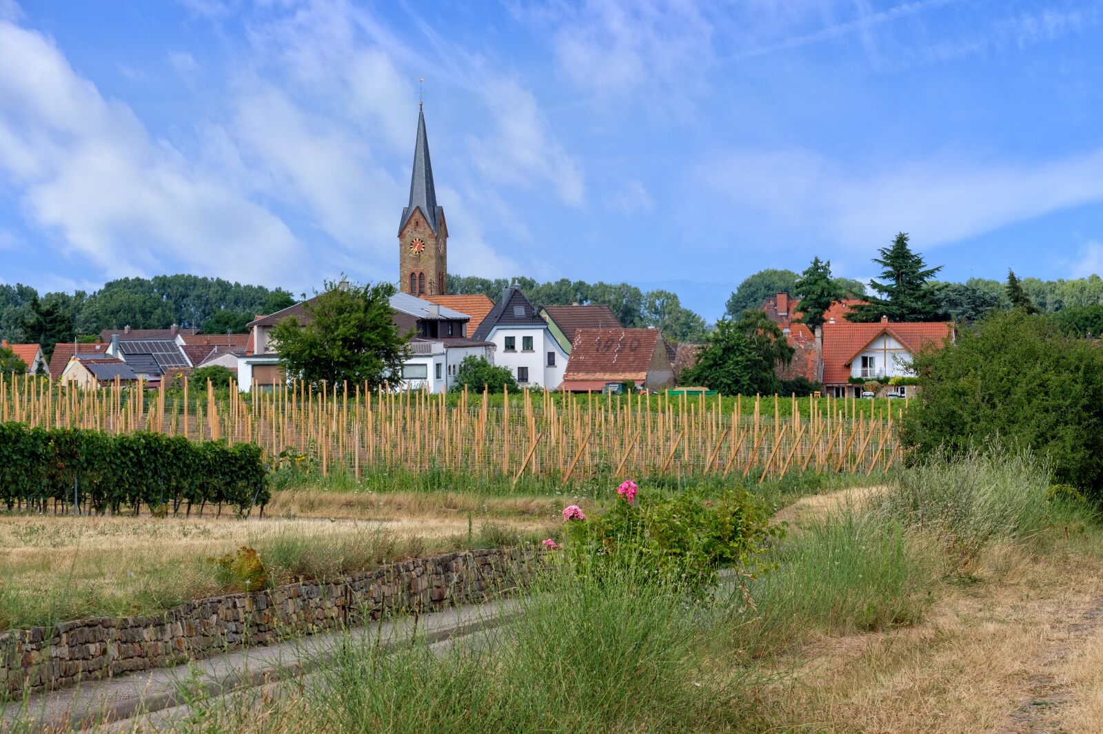 Fujifilm X-T2 + Fujifilm XF 55-200mm F3.5-4.8 R LM OIS sample photo. Village, church, steeple photography