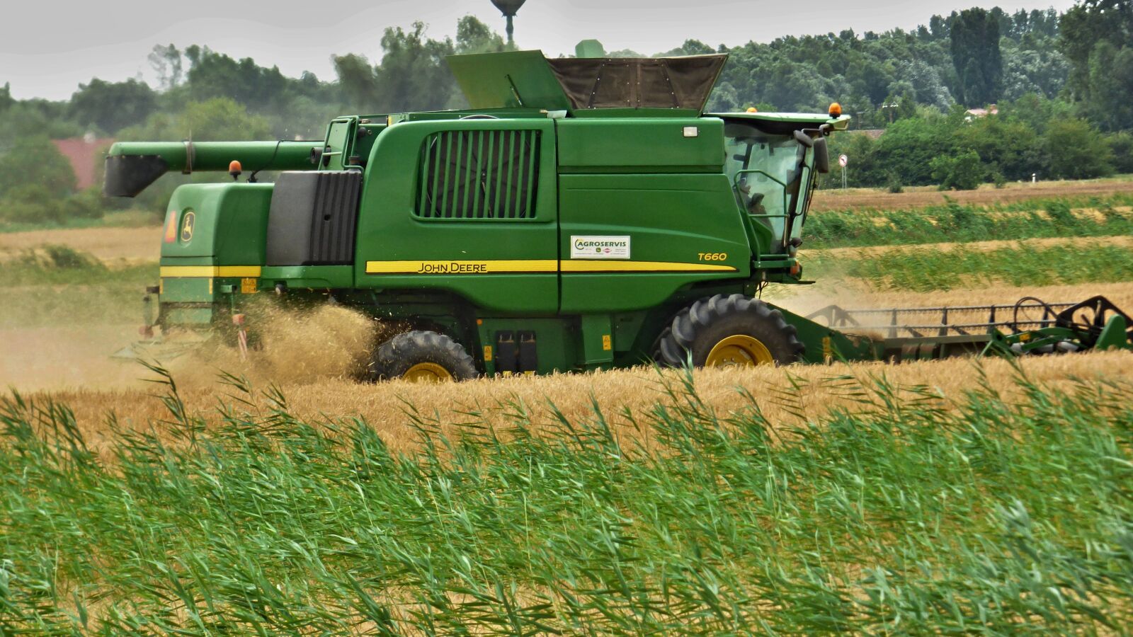 Panasonic DMC-FZ72 sample photo. Harvester, machine, harvest photography