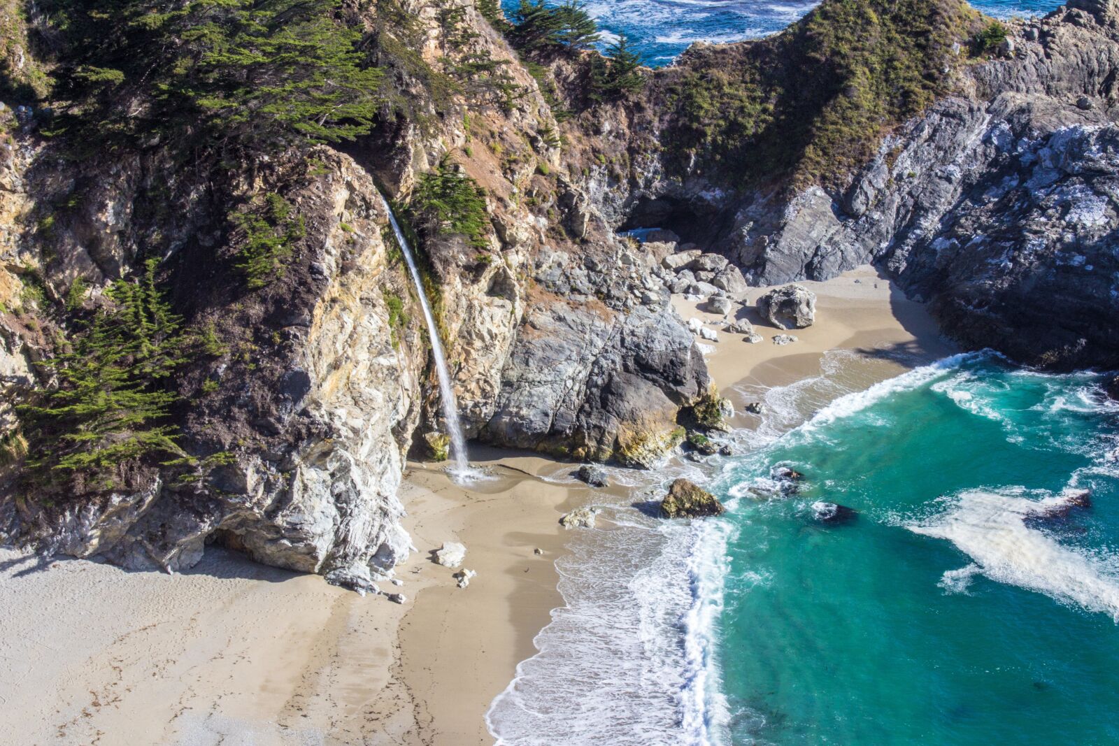 Canon EOS 600D (Rebel EOS T3i / EOS Kiss X5) sample photo. Beach, waterfall, sea photography