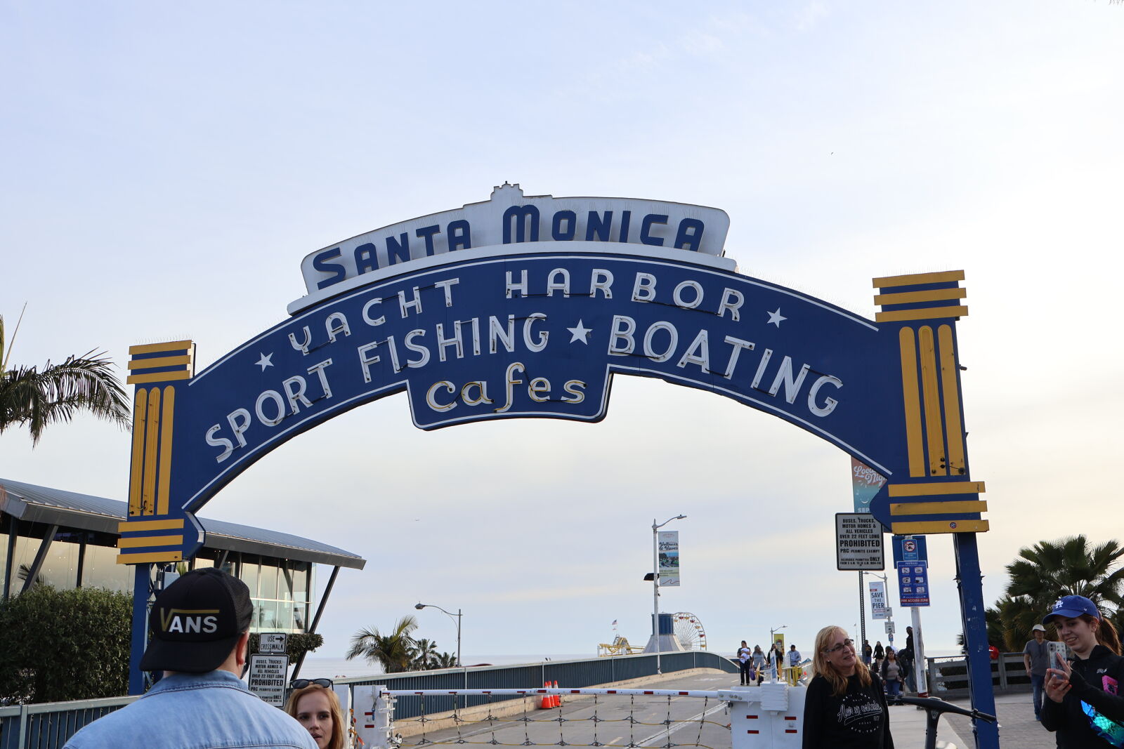 Canon EOS R10 sample photo. Santa monica photography