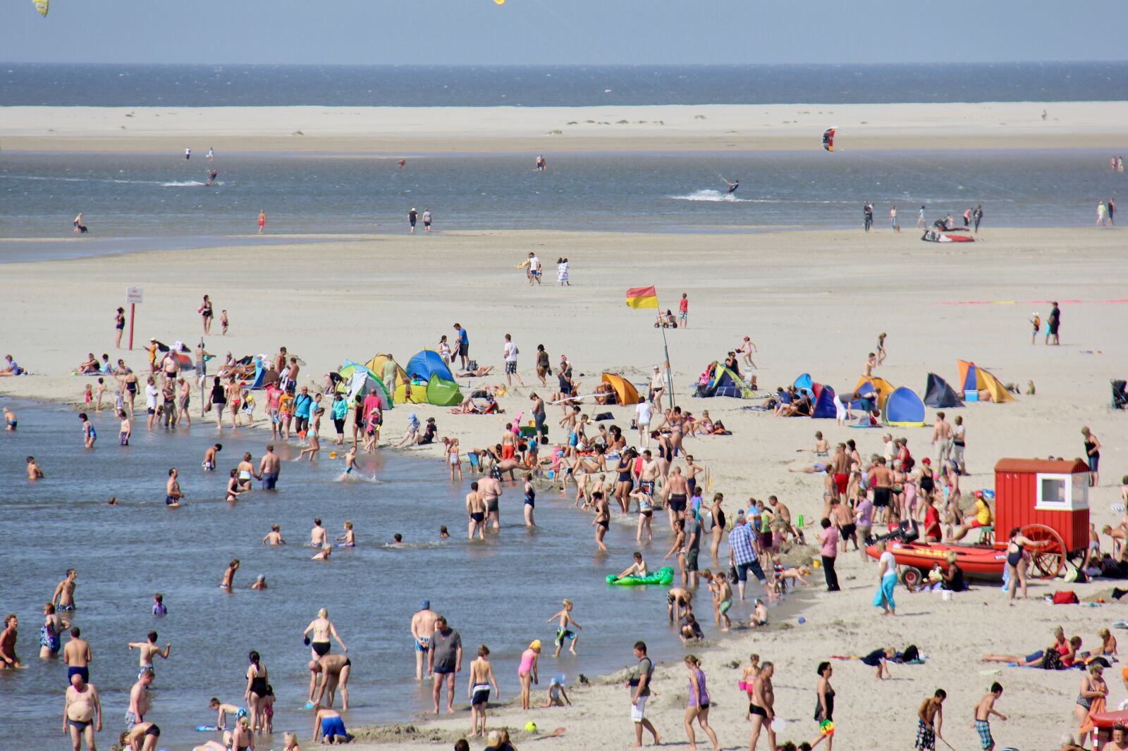 Canon EOS 60D sample photo. Borkum, beach life, badekarren photography