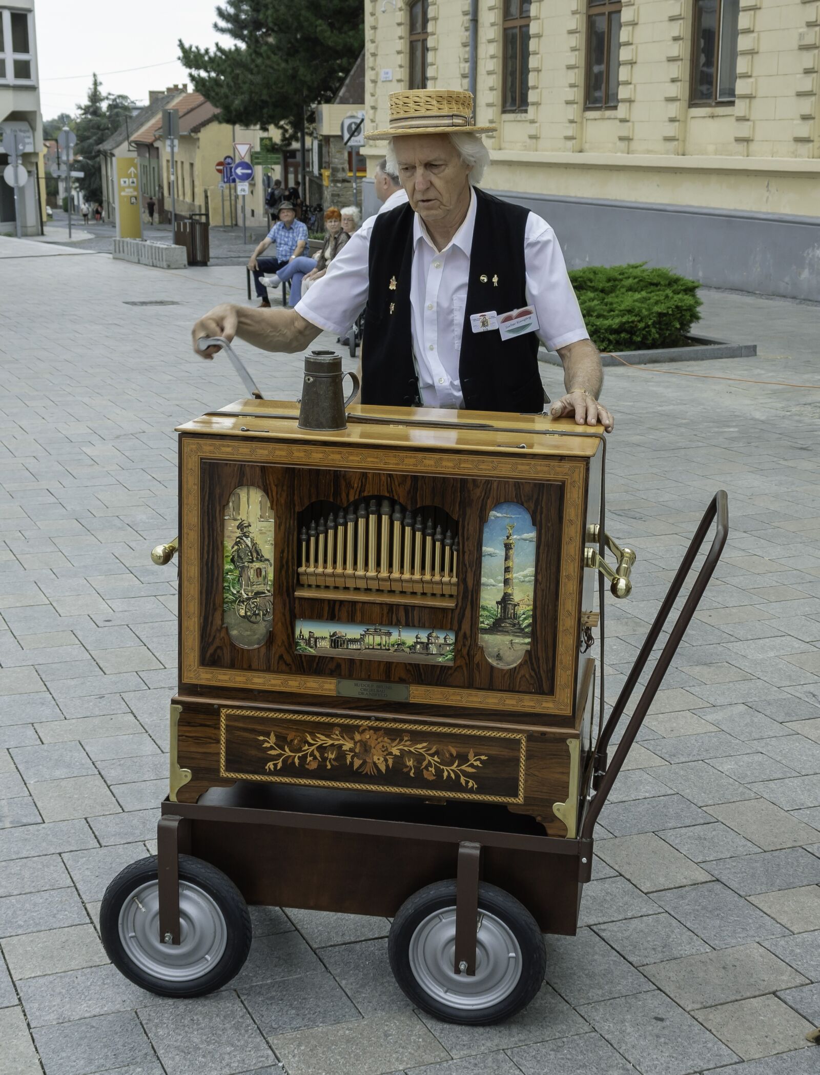Canon EOS 1300D (EOS Rebel T6 / EOS Kiss X80) sample photo. Jukebox, festival, culture photography