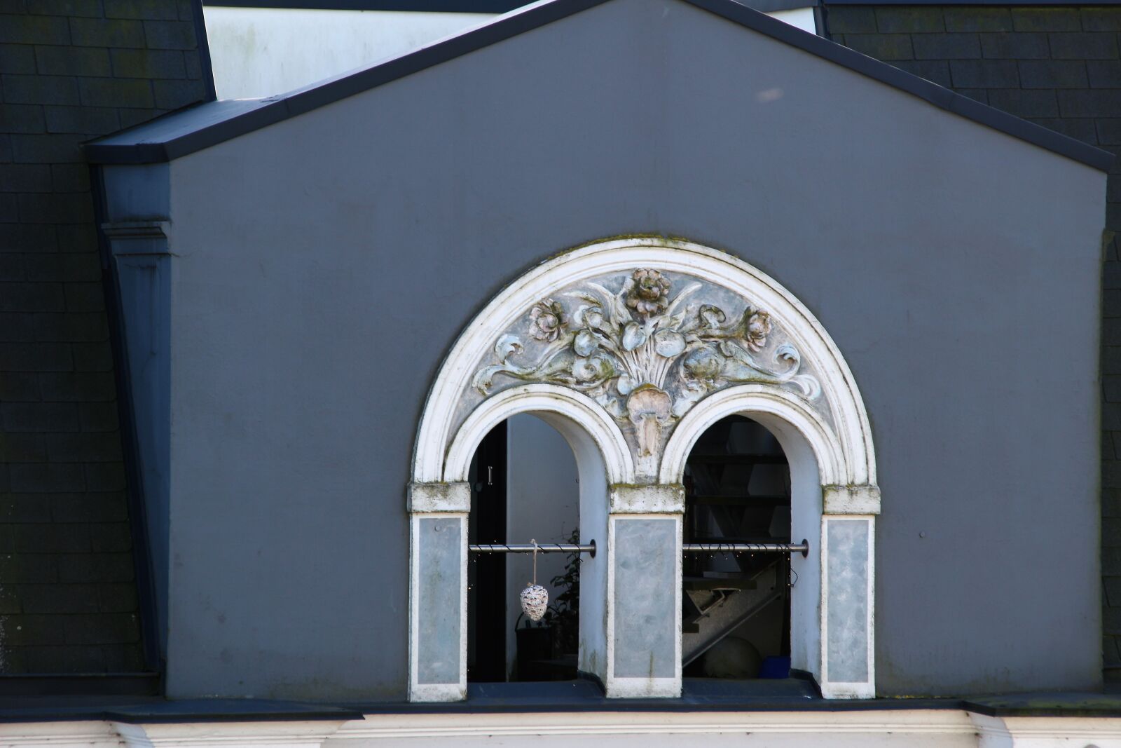 Canon EOS 100D (EOS Rebel SL1 / EOS Kiss X7) sample photo. Window, old, masonry photography