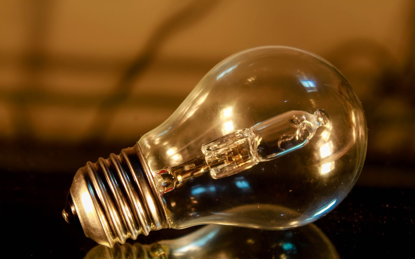 Canon EOS 700D (EOS Rebel T5i / EOS Kiss X7i) sample photo. Light, bulb, blur photography